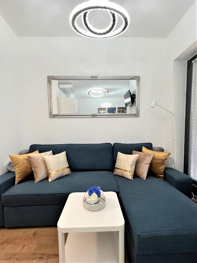Luxe Central Studio With Pool, Parking & Ac Budapest Eksteriør bilde