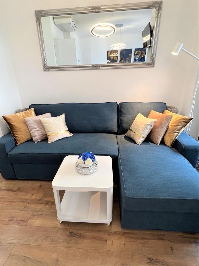 Luxe Central Studio With Pool, Parking & Ac Budapest Eksteriør bilde