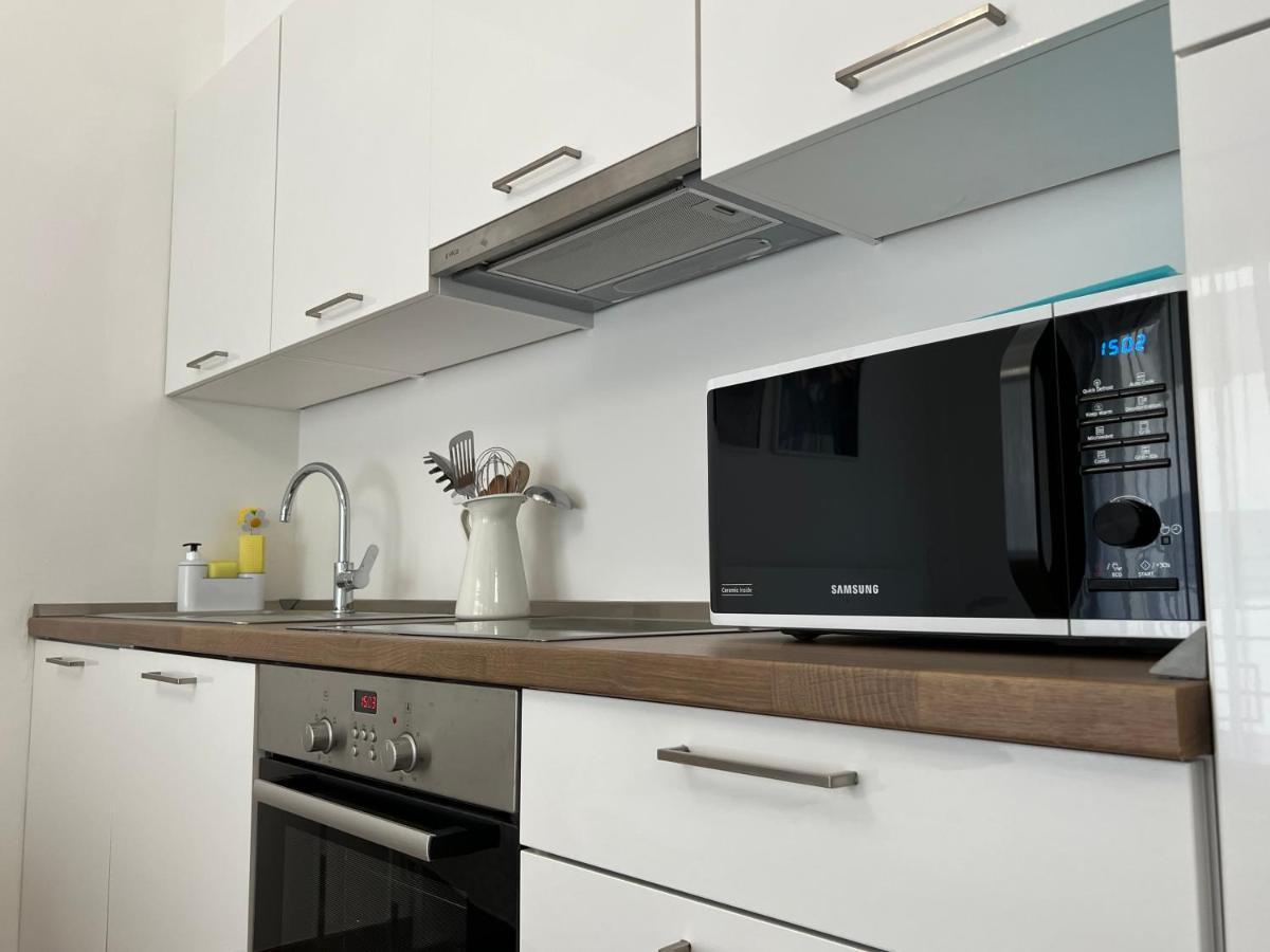 Luxe Central Studio With Pool, Parking & Ac Budapest Eksteriør bilde