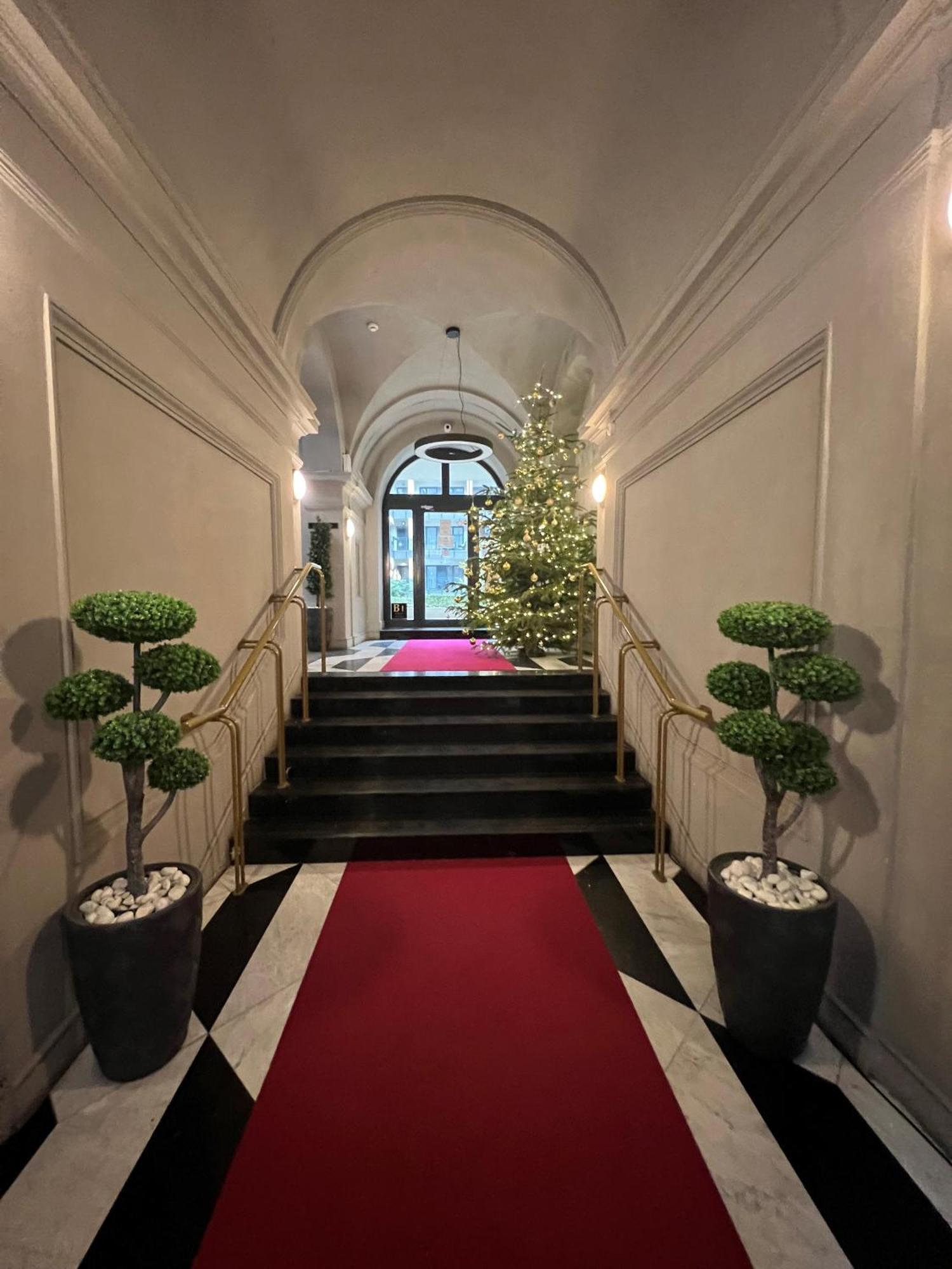 Luxe Central Studio With Pool, Parking & Ac Budapest Eksteriør bilde