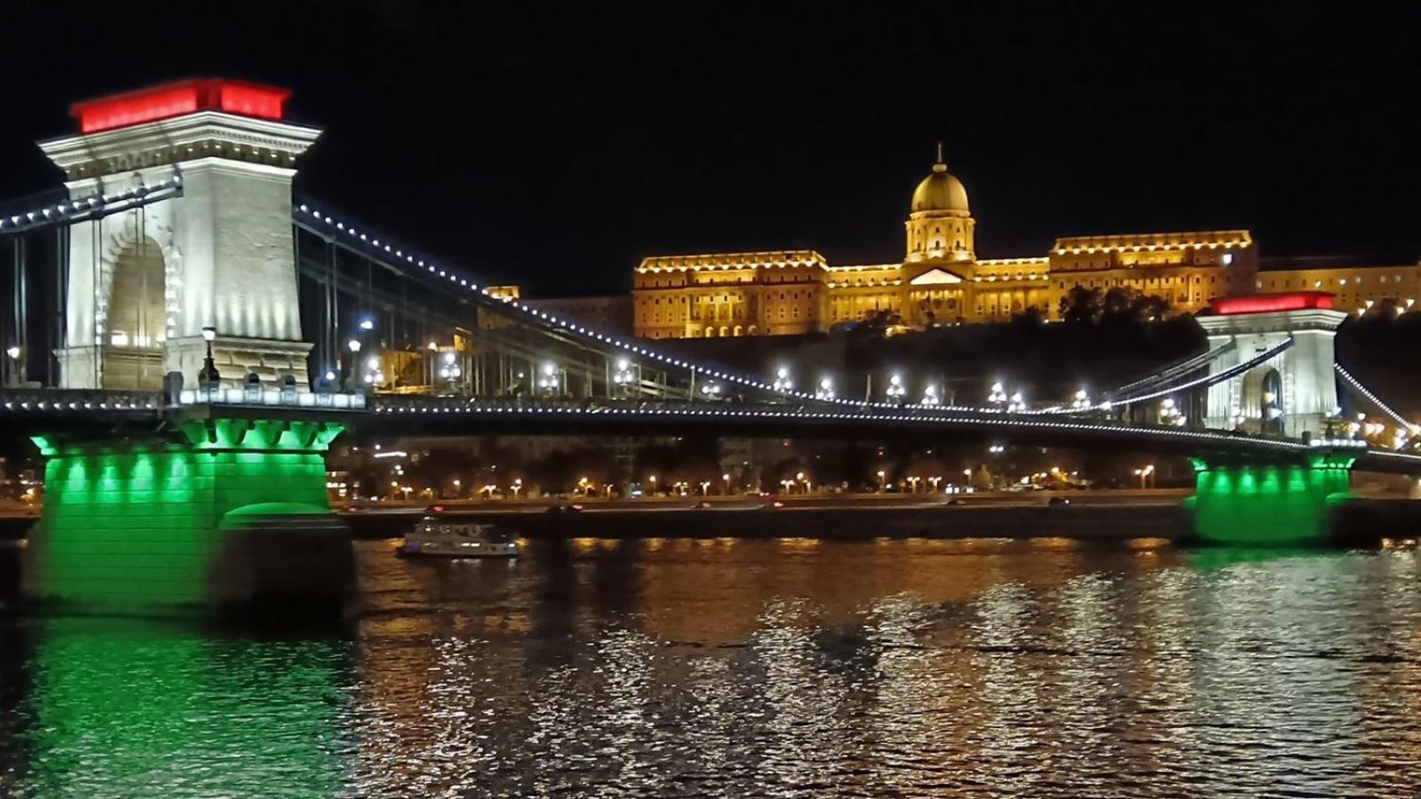 Luxe Central Studio With Pool, Parking & Ac Budapest Eksteriør bilde