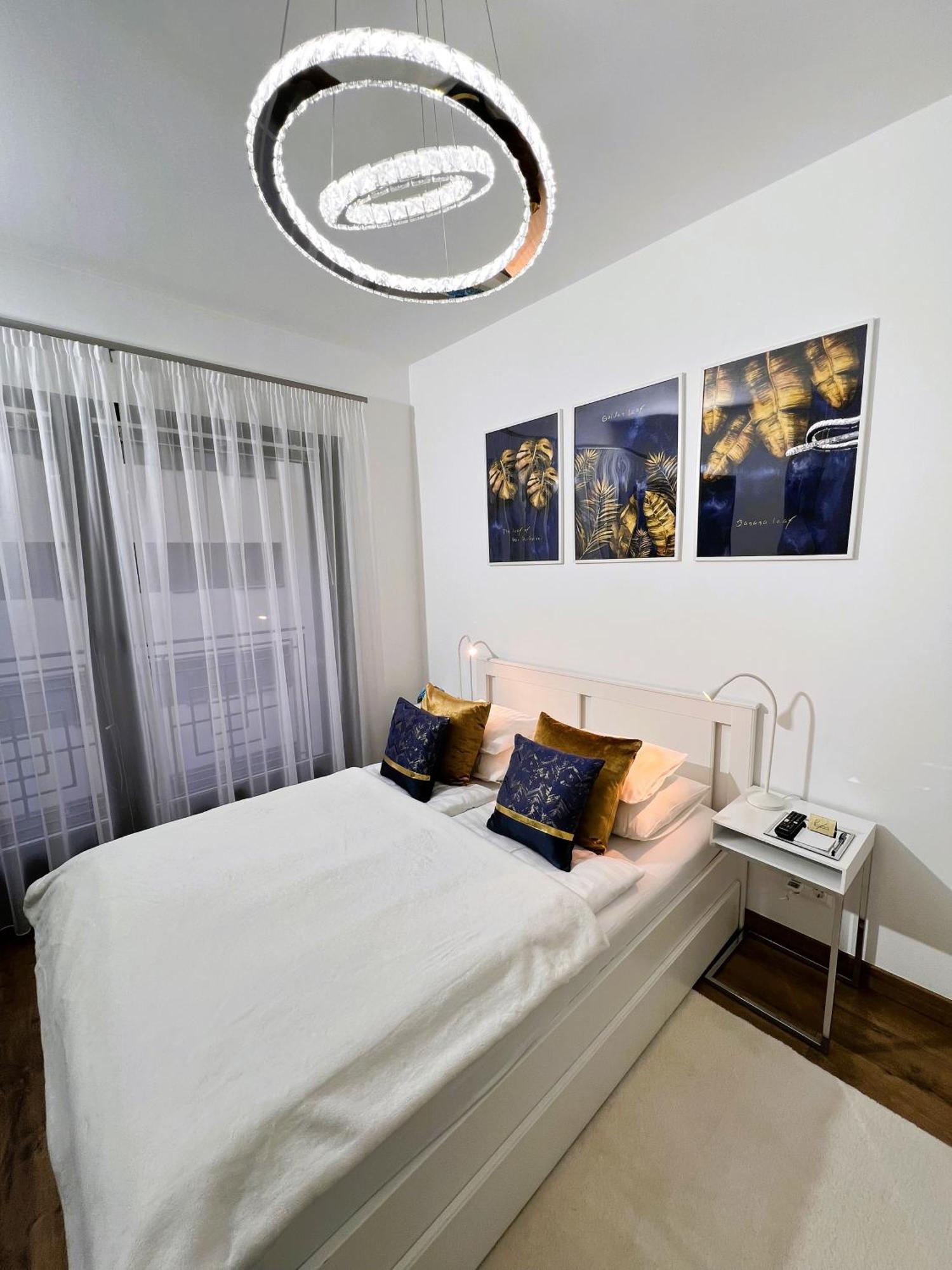 Luxe Central Studio With Pool, Parking & Ac Budapest Eksteriør bilde