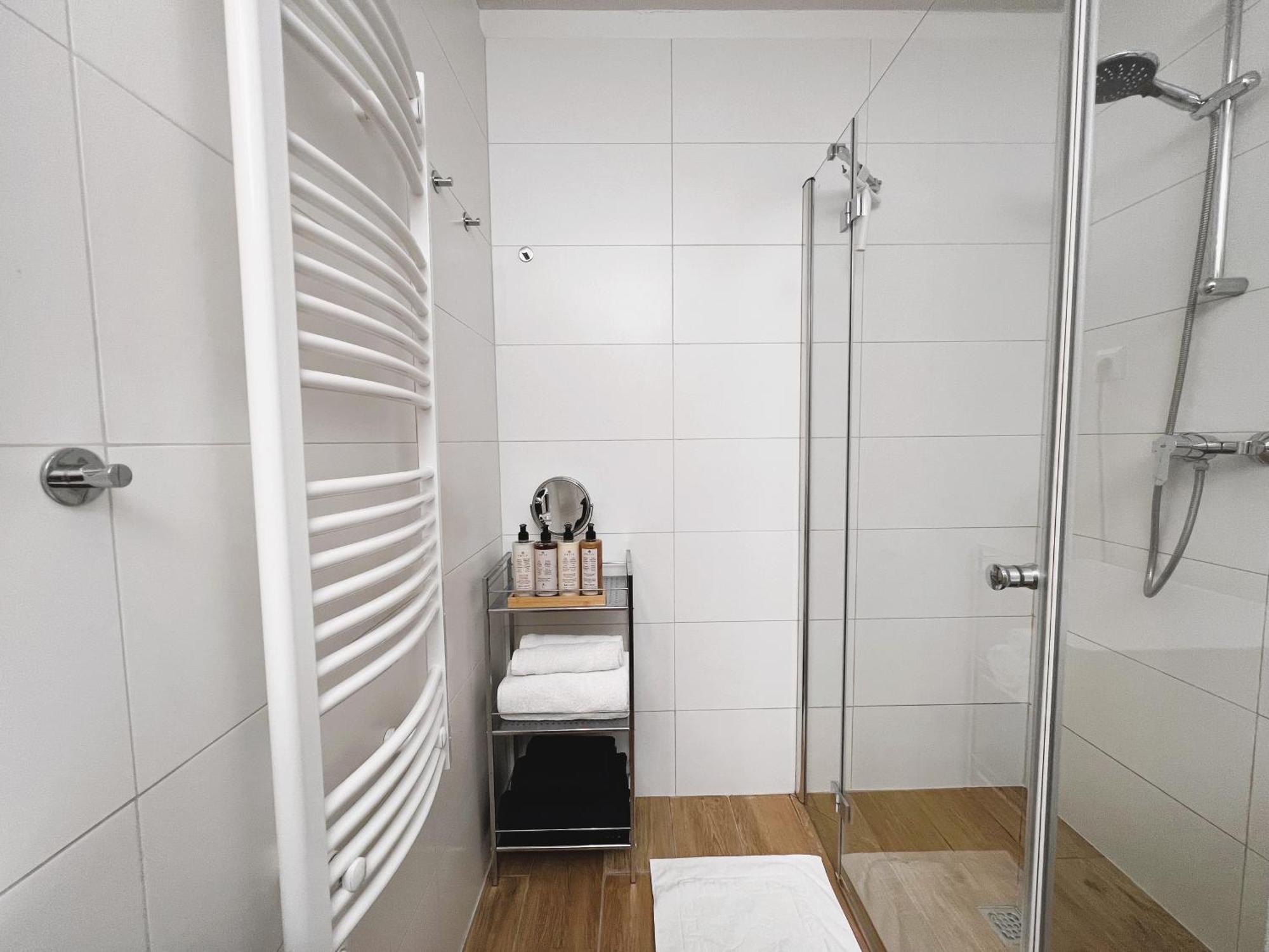 Luxe Central Studio With Pool, Parking & Ac Budapest Eksteriør bilde