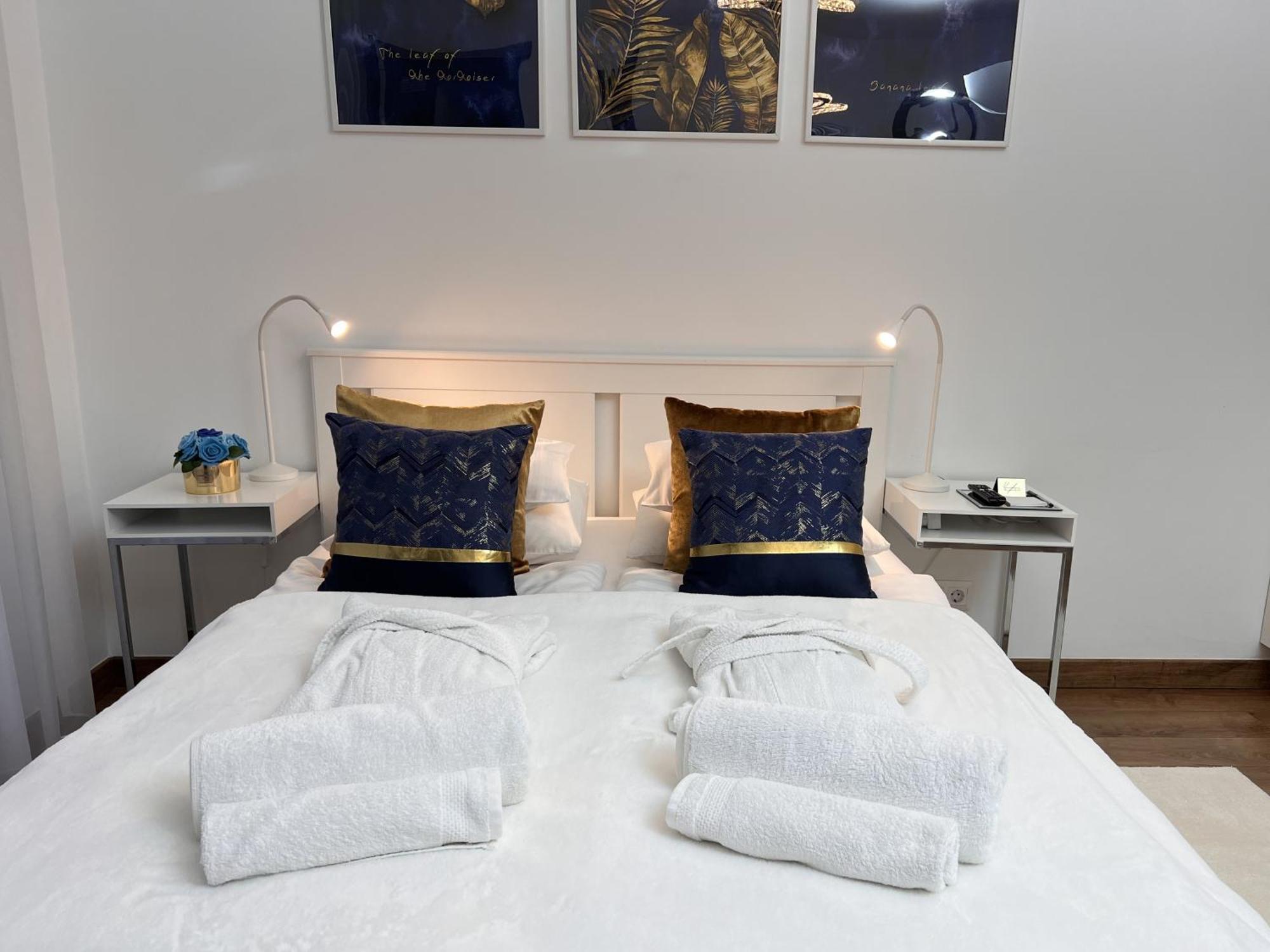 Luxe Central Studio With Pool, Parking & Ac Budapest Eksteriør bilde