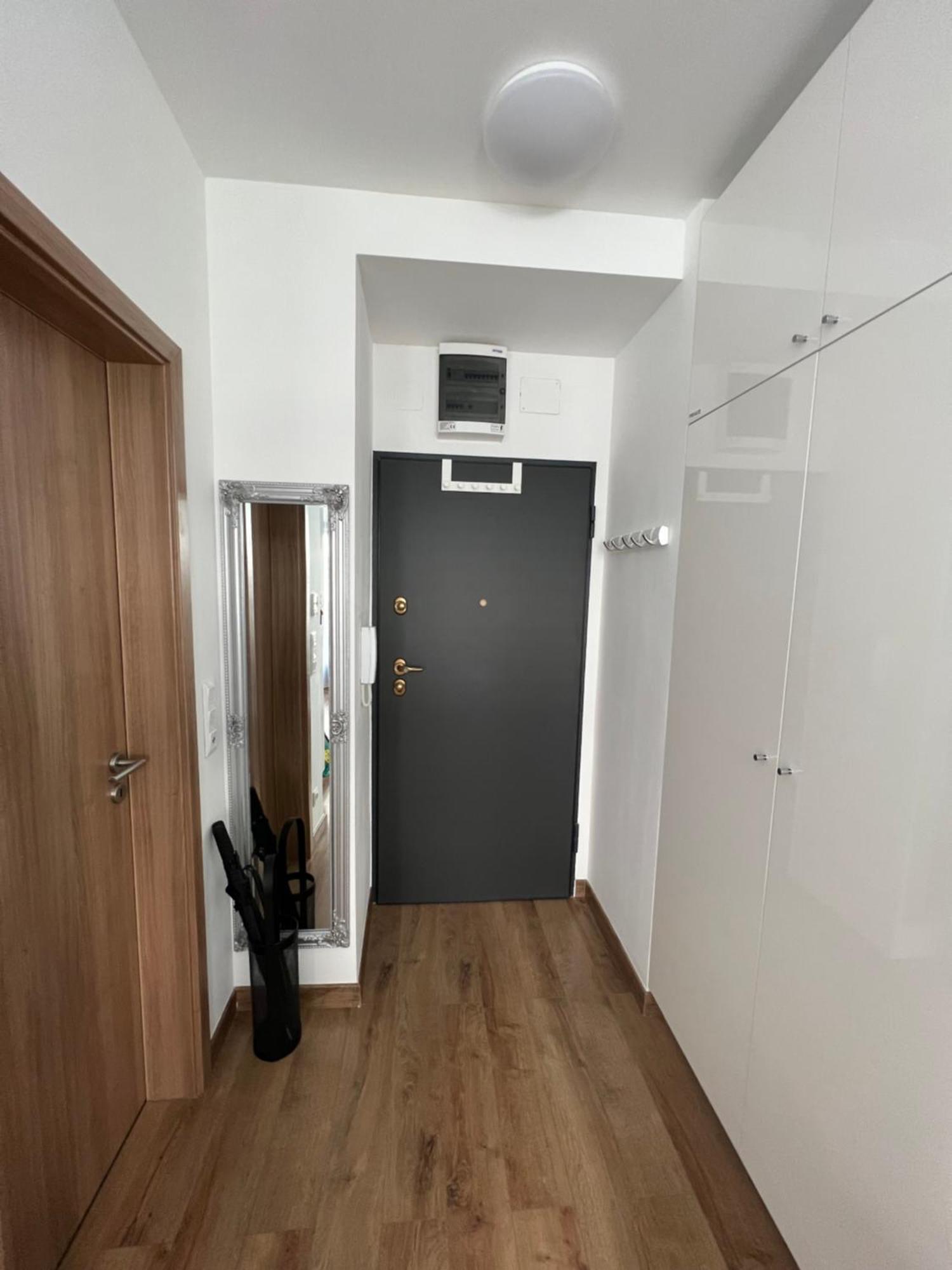 Luxe Central Studio With Pool, Parking & Ac Budapest Eksteriør bilde
