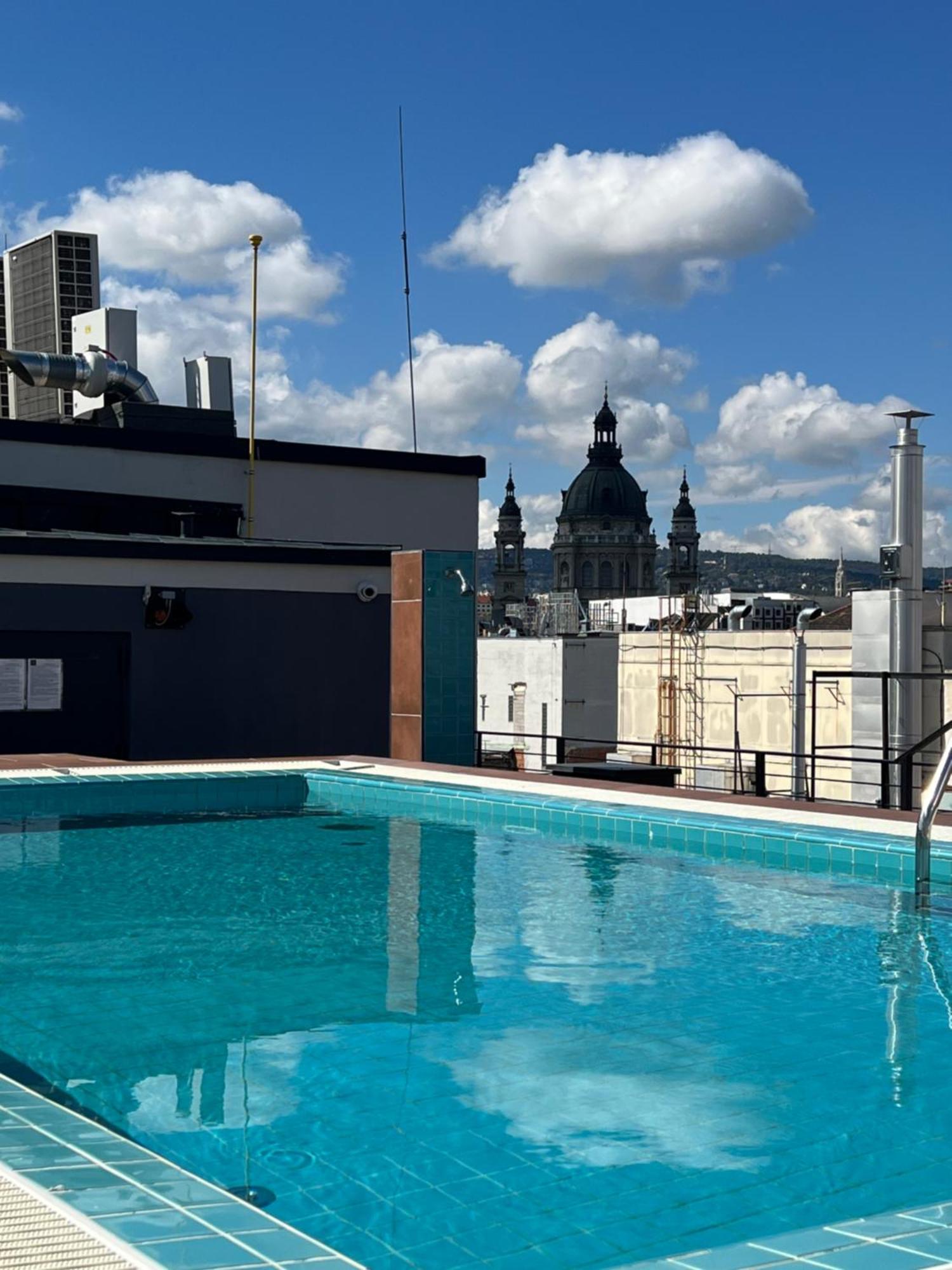 Luxe Central Studio With Pool, Parking & Ac Budapest Eksteriør bilde