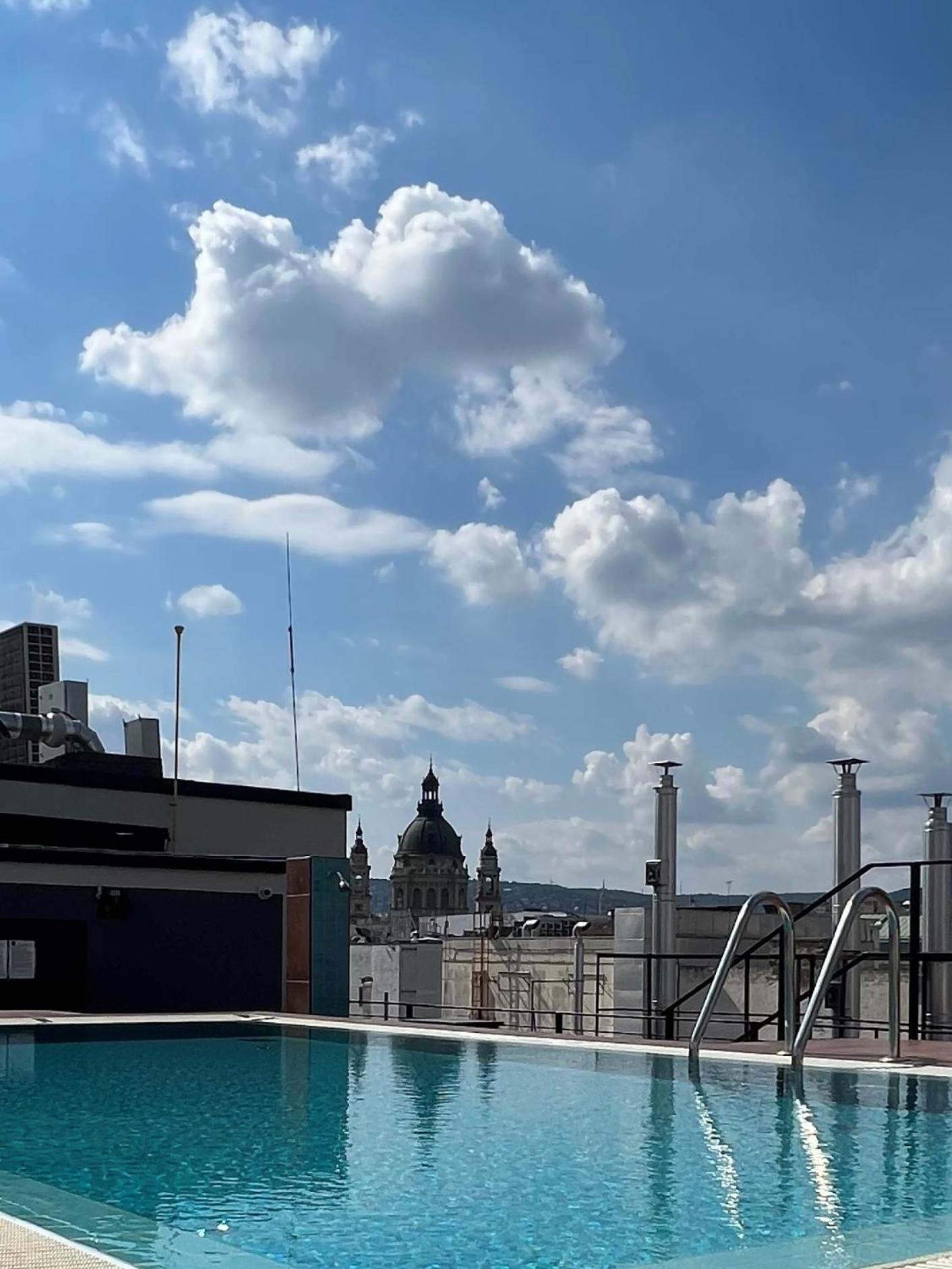 Luxe Central Studio With Pool, Parking & Ac Budapest Eksteriør bilde