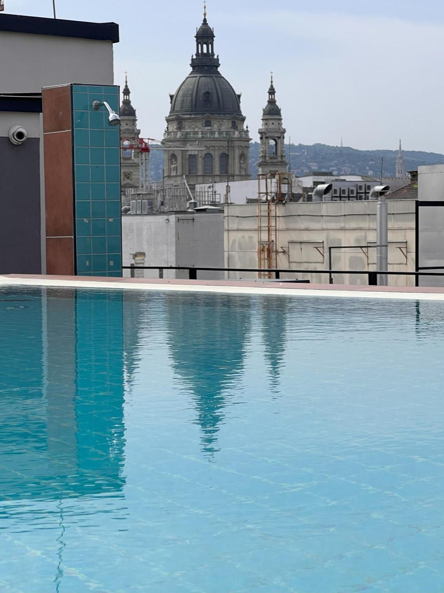 Luxe Central Studio With Pool, Parking & Ac Budapest Eksteriør bilde