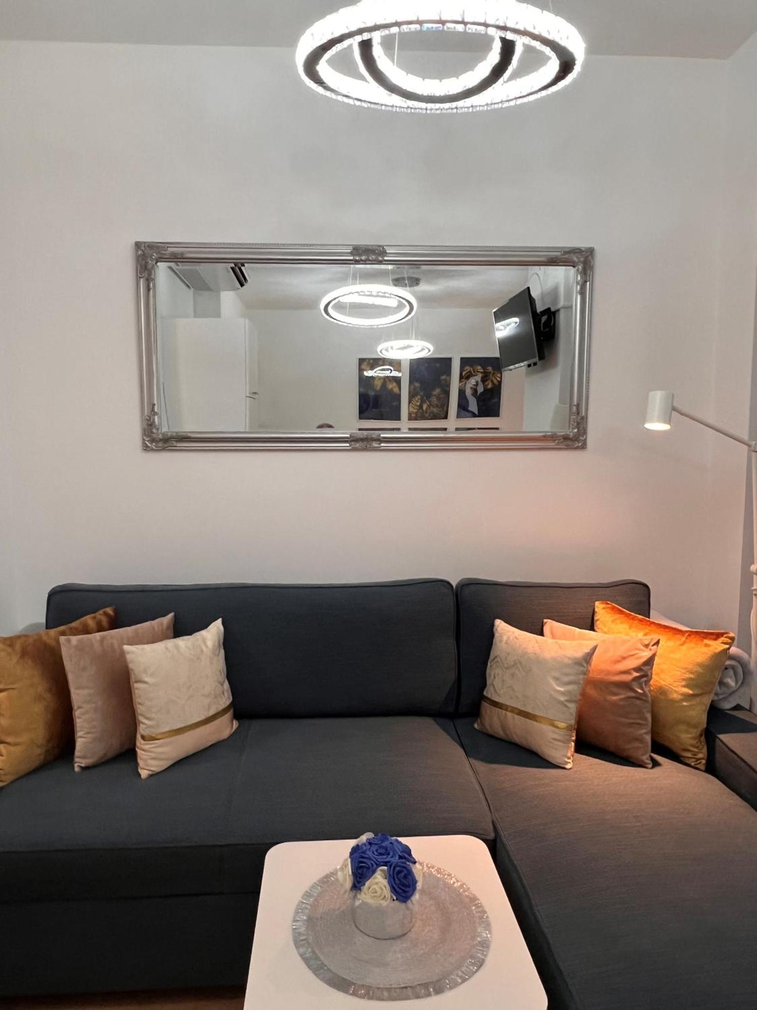 Luxe Central Studio With Pool, Parking & Ac Budapest Eksteriør bilde