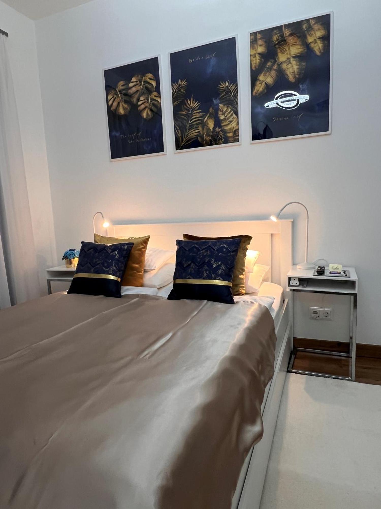 Luxe Central Studio With Pool, Parking & Ac Budapest Eksteriør bilde
